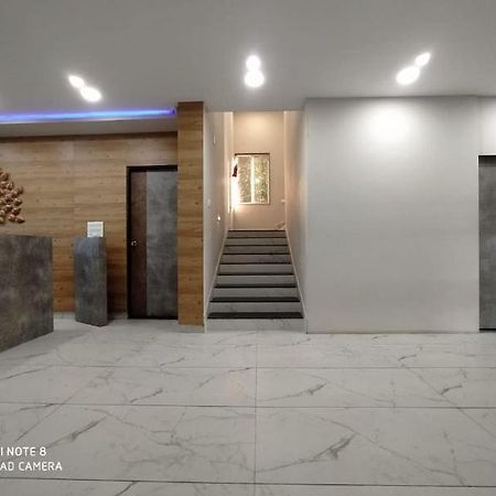 Oyo 80228 Hotel Richa Hālol 外观 照片