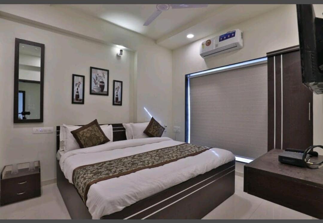 Oyo 80228 Hotel Richa Hālol 外观 照片