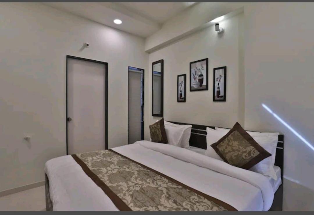 Oyo 80228 Hotel Richa Hālol 外观 照片